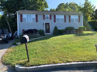 839 Fairmount St, Woonsocket, RI 02895