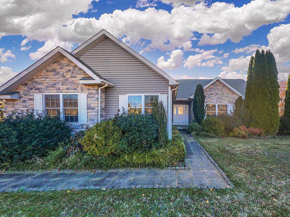 1st image of 305 Jennifer Dr
