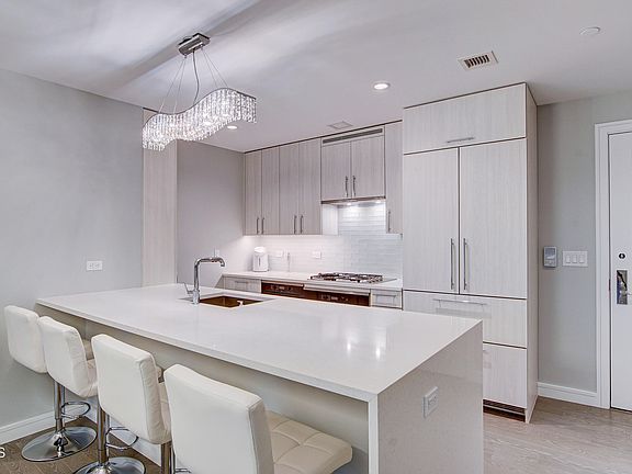 3rd image of 15 Morris Ave #507