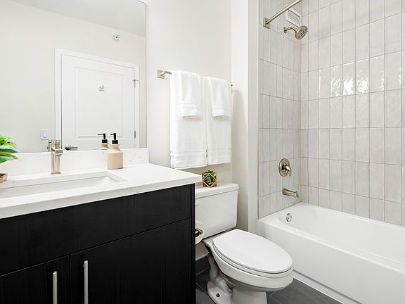 5th image of 756 N Wabash Ave #1507