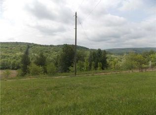 220 Red Dog Rd, Acme, PA 15610