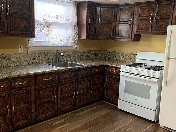 3rd image of 297 Norway Ave Floor 1