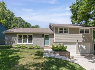 8802 Belleview Ave, Kansas City, MO 64114