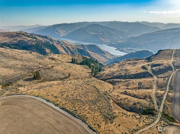 2 S Road NW, Waterville, WA 98858