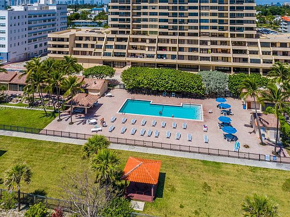 4th image of 2555 Collins Ave APT 2103