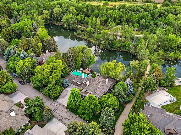 3rd image of 9479 N Winterwood Ln
