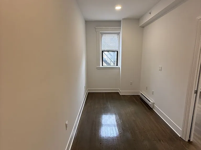 13 Queensberry St #14 — Photo 3