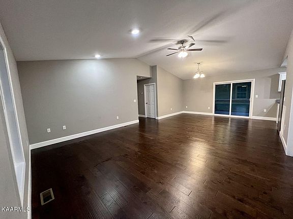 2nd image of 192 Goldenbrook Dr
