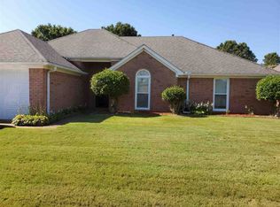 6775 Blue Lake Ln, Memphis, TN 38141