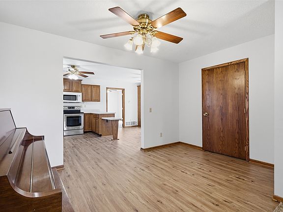 5th image of 625 Schaffer Blvd