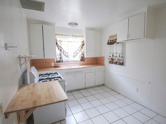 5th image of 14138 Sherman Way #14140