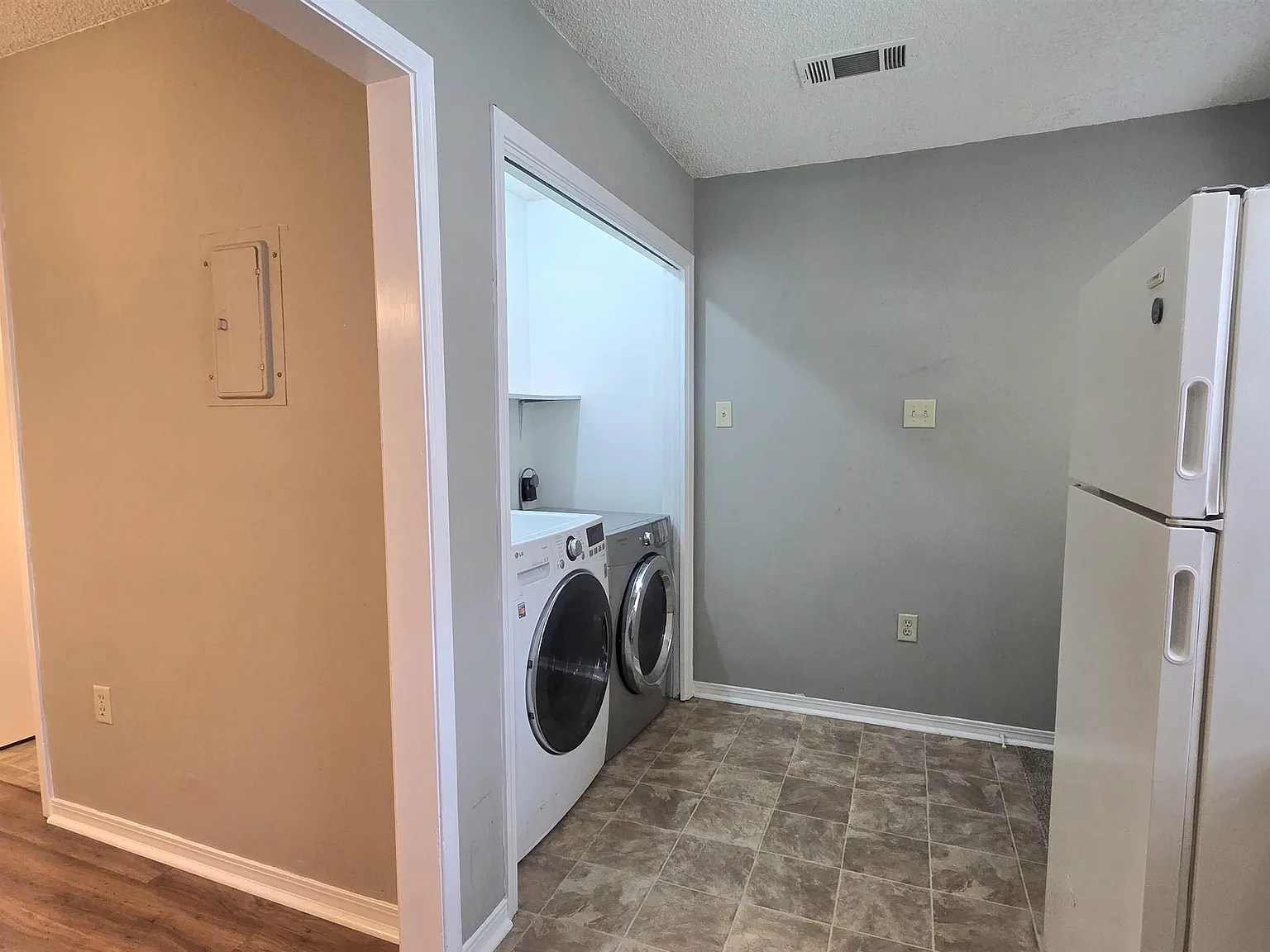 2 bed, 1088 sqft, $1,100 — Photo 3