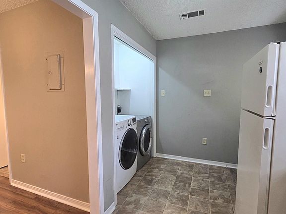 3rd image of 1736 Brightside Dr