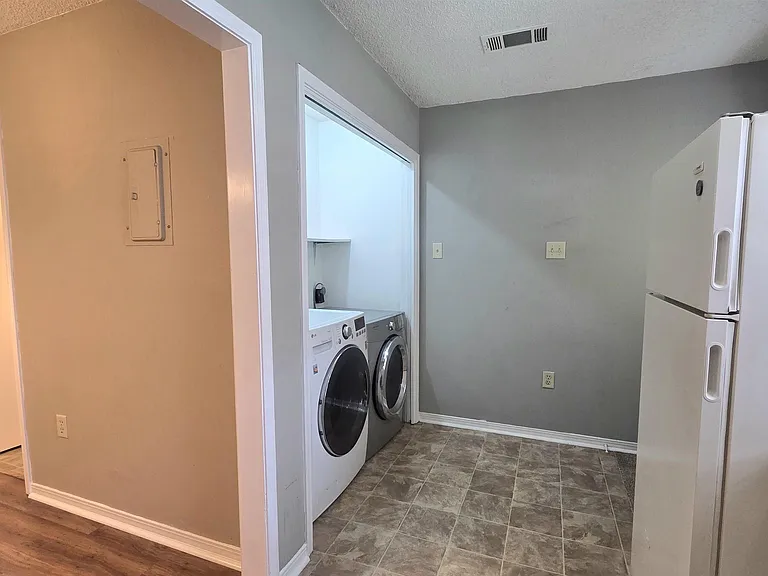 1736 Brightside Dr — Photo 3