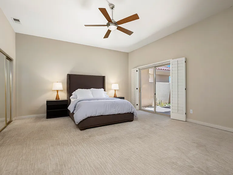285 W Kavenish Dr — Photo 23