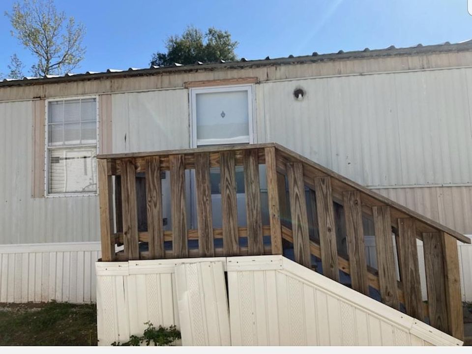 2nd image of 598 S Post Oak Rd