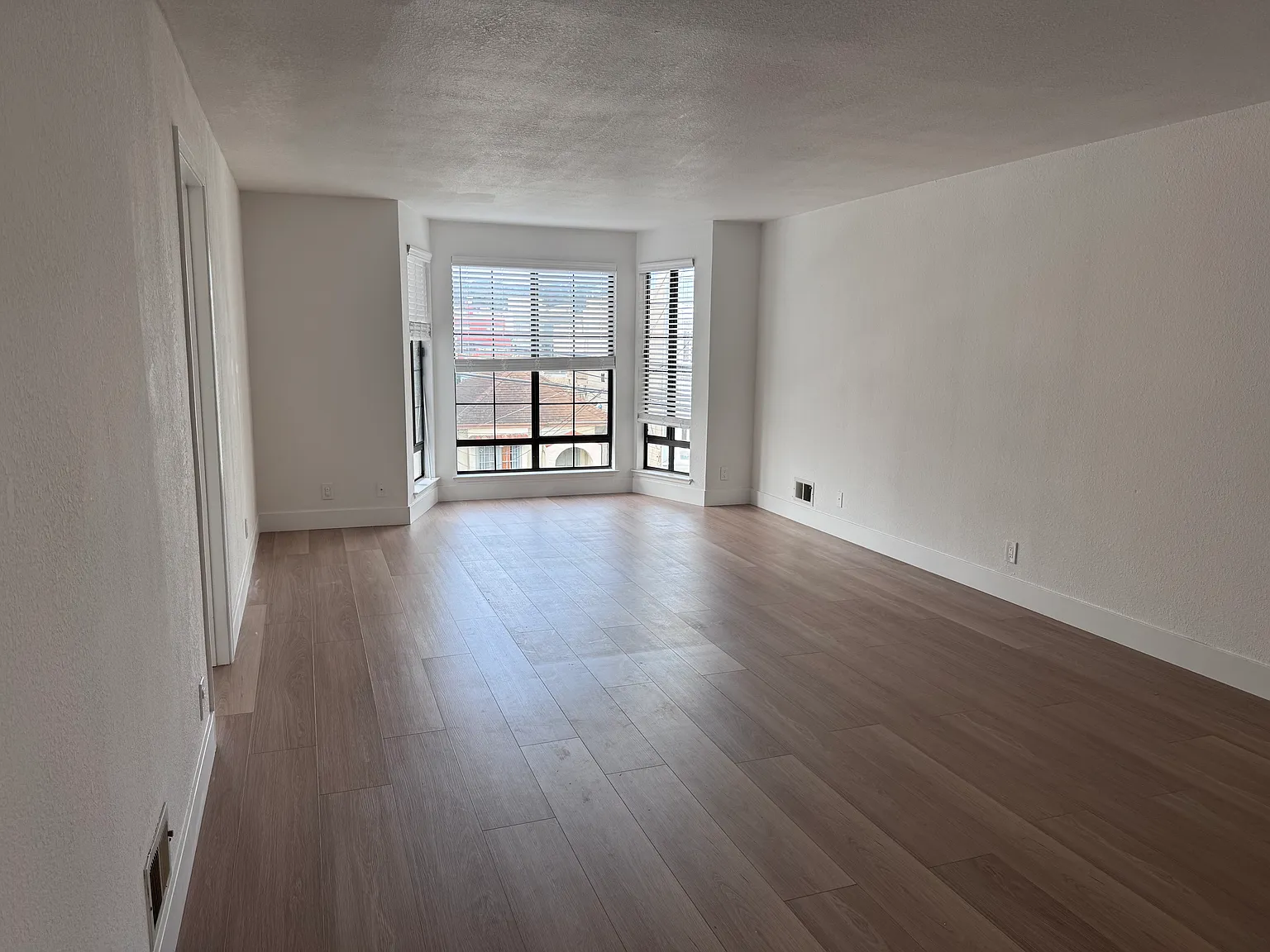 4 bed, 1600 sqft, $6,795 — Photo 4
