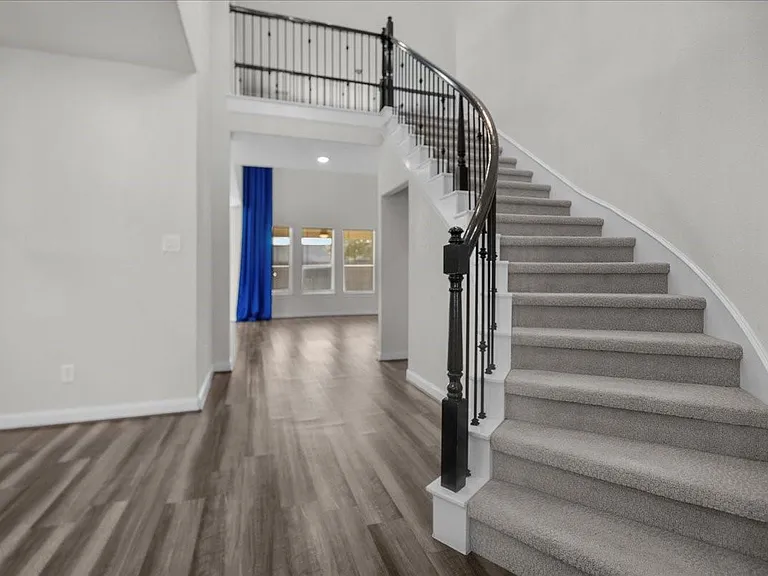 13814 Russell Ct — Photo 4