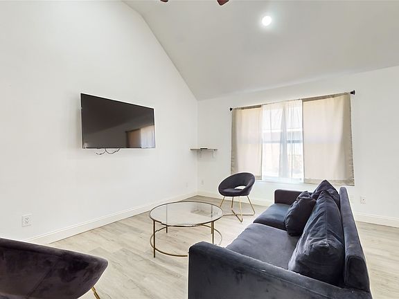 4th image of 1402 Calais Ct