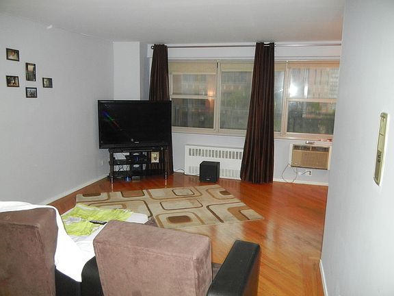 3rd image of 2915 W 5th St APT 6A