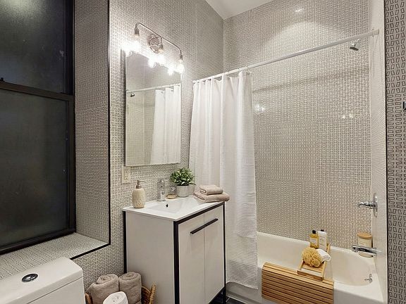 3rd image of 1794 Amsterdam Ave #1E