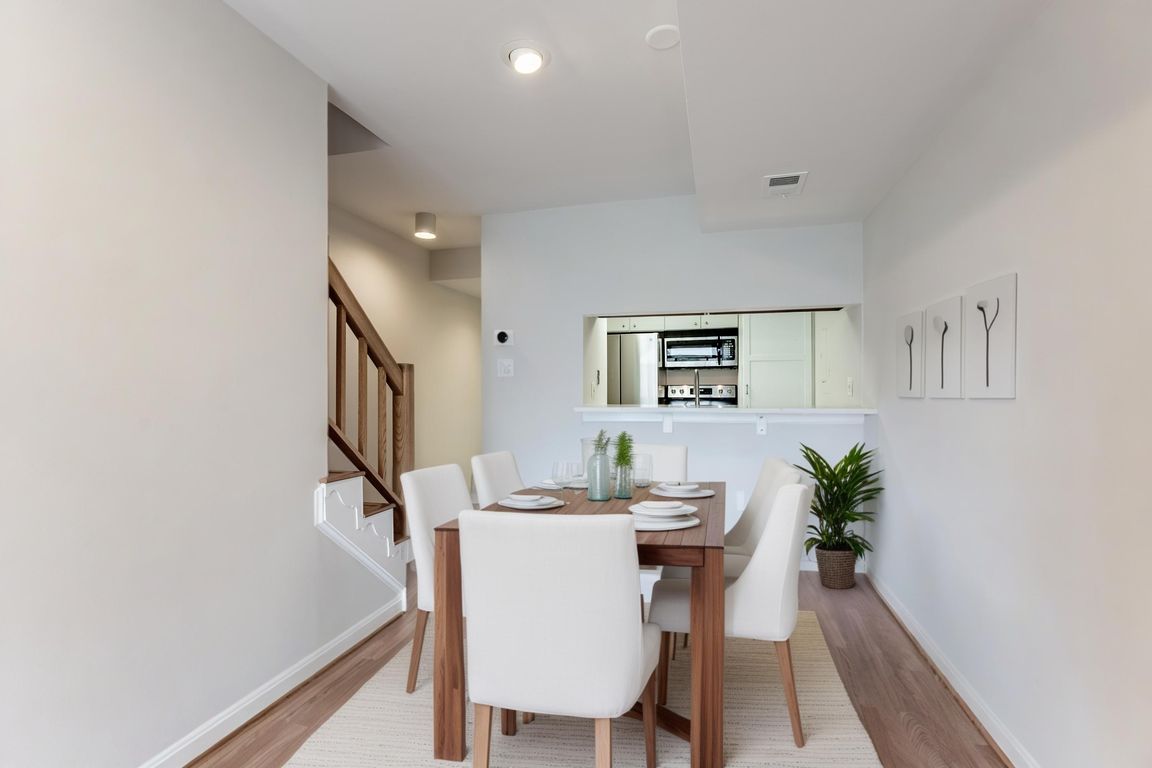 DiningroomStaged