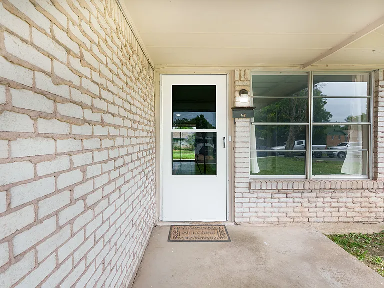 236 S Norman Ave — Photo 15