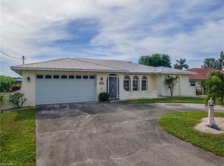 814 Victoria Dr, Cape Coral, FL 33904