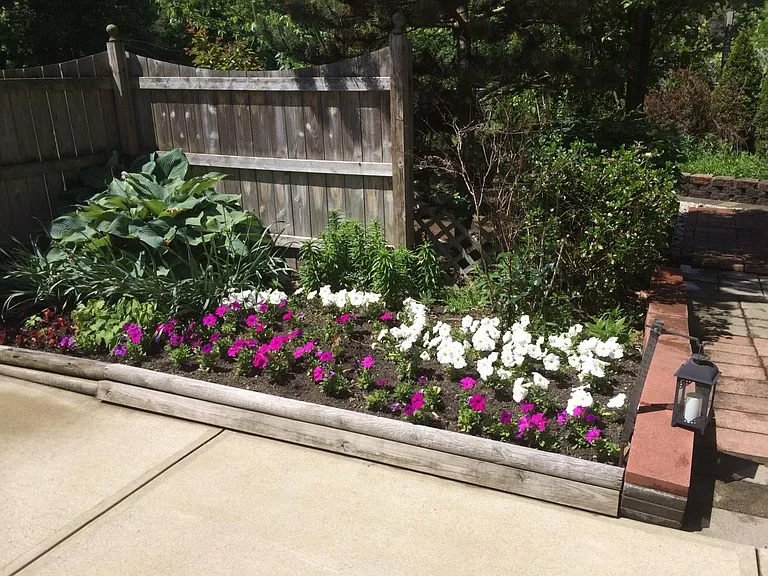 Beautifully Landscaped w/more than 1000 flowers!