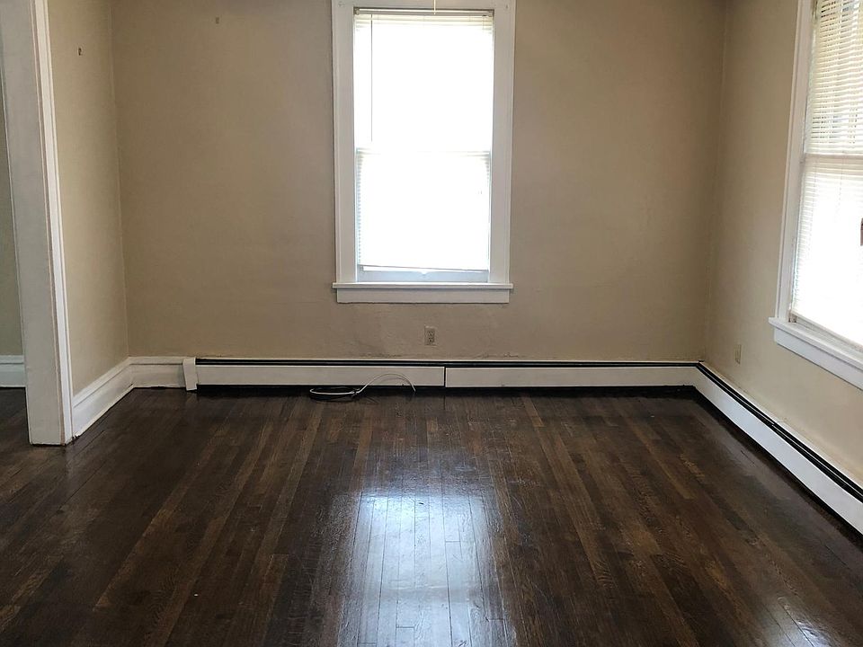 1st image of 1221 Penrod Ave SE