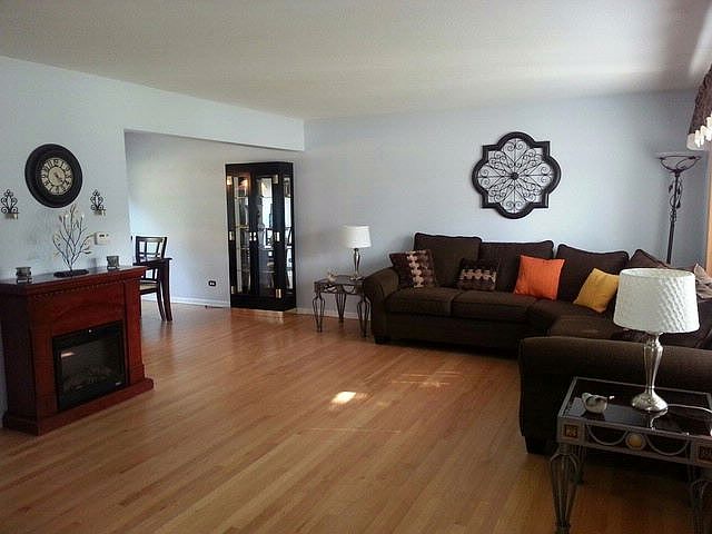 2nd image of 511 N Plamondon Dr