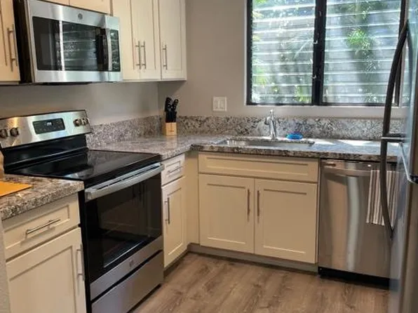 15 Kulanihakoi St APT 8D, Kihei, HI 96753