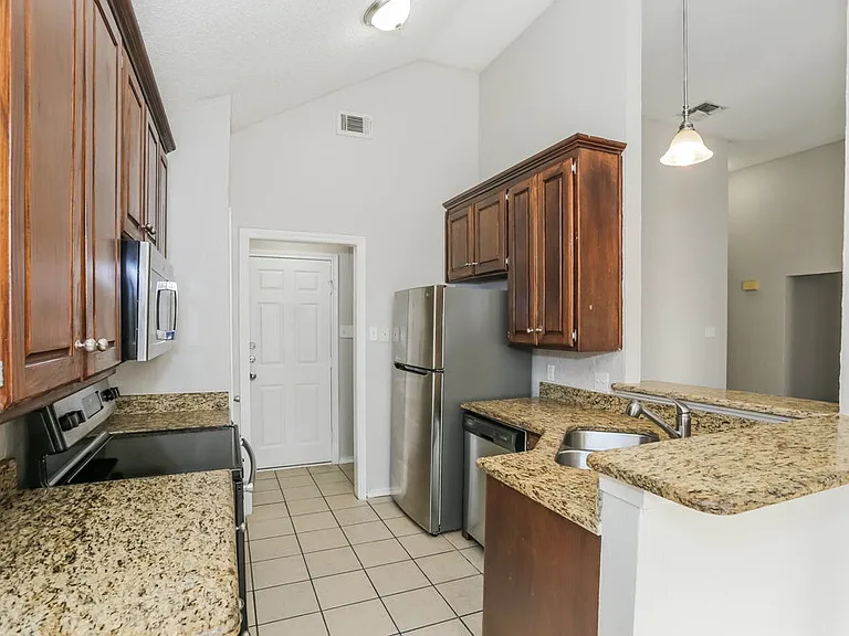 617 Parkview Dr — Photo 8