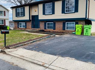 9445 Mirror Pond Dr, Fairfax, VA 22032
