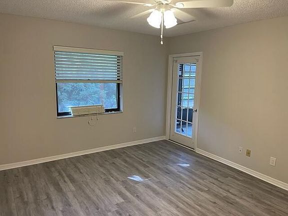 3rd image of 1200 SE Parkview Pl #8
