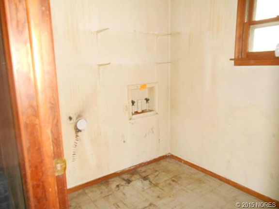 4th image of 215 NE Rockwood Ave