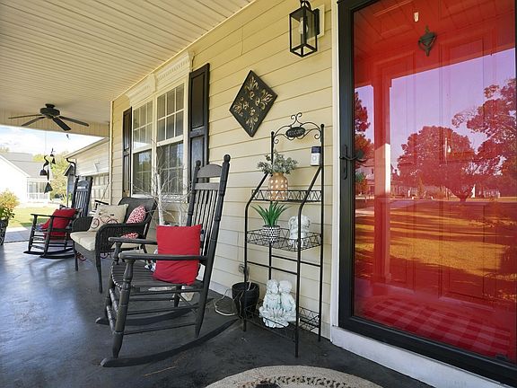 4th image of 1572 Bloomery Rd