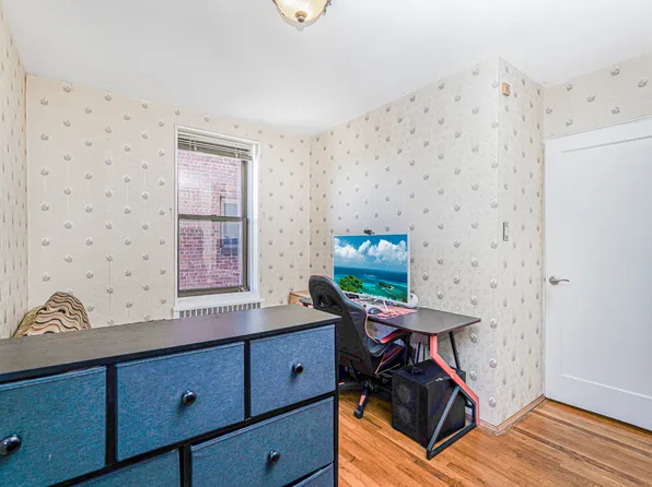 2140 Knapp Street image 16 of 25