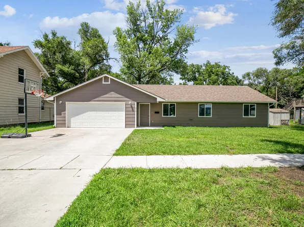 412 E Clark Ave, Augusta, KS 67010