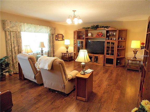 4th image of 823 Fairlane Dr