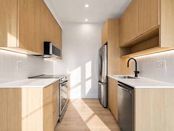 4th image of 46187 Thomas Rd #403