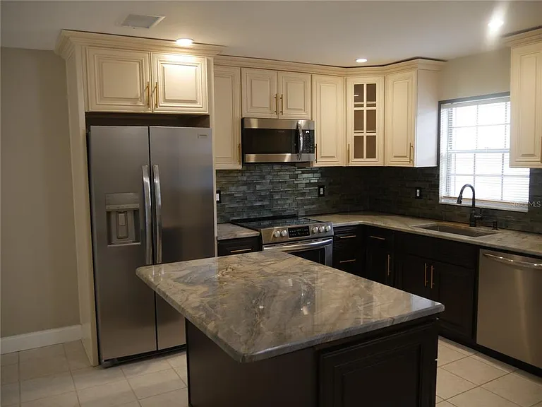 2411 Aspinwall St #2411 — Photo 7