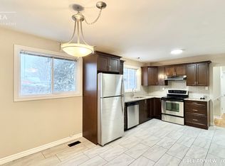 392 Tremblay Rd #2, Ottawa, ON K1G0B8