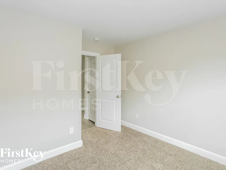 231 Front St — Photo 13