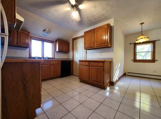 26 Courtland St #B, Worcester, MA 01602