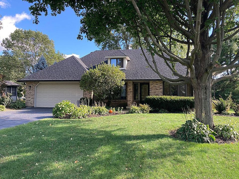 2nd image of 853 Winmoor Dr