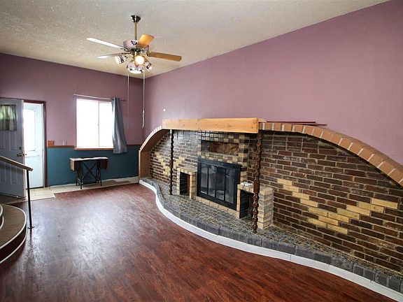 3rd image of 1226 Broadway St