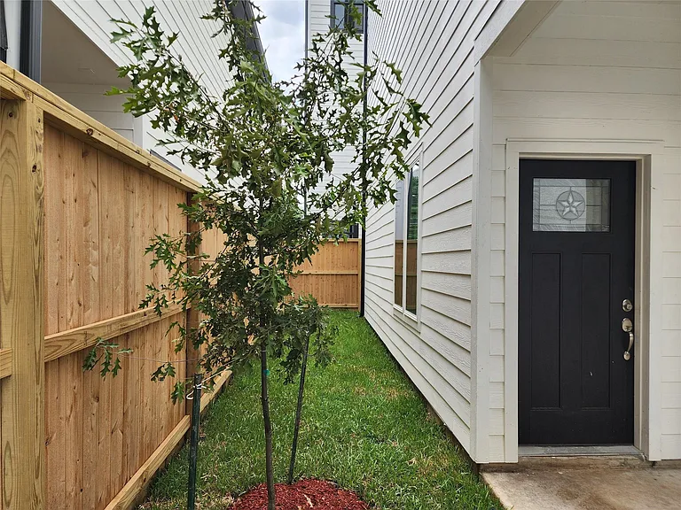 3407 Saint Emanuel St — Photo 8