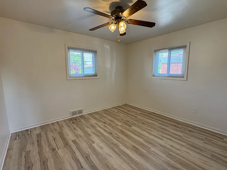 2431 Grange Rd — Photo 16