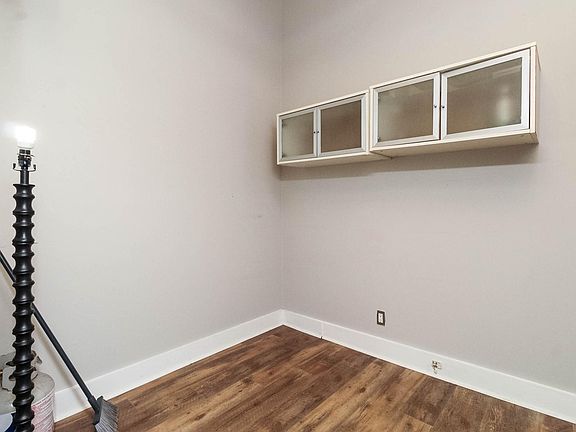 4th image of 6533 E Jefferson Ave #434